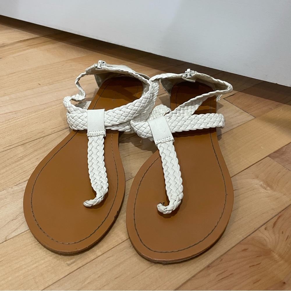 Bamboo white size 10 thong braided sandals